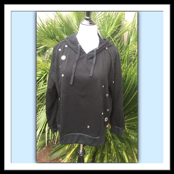 Glamorous Tops Glamorous Fleece Grommet Hoodie Size 4w Black Poshmark